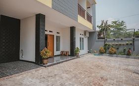 RedDoorz Syariah near Pahoman Lampung